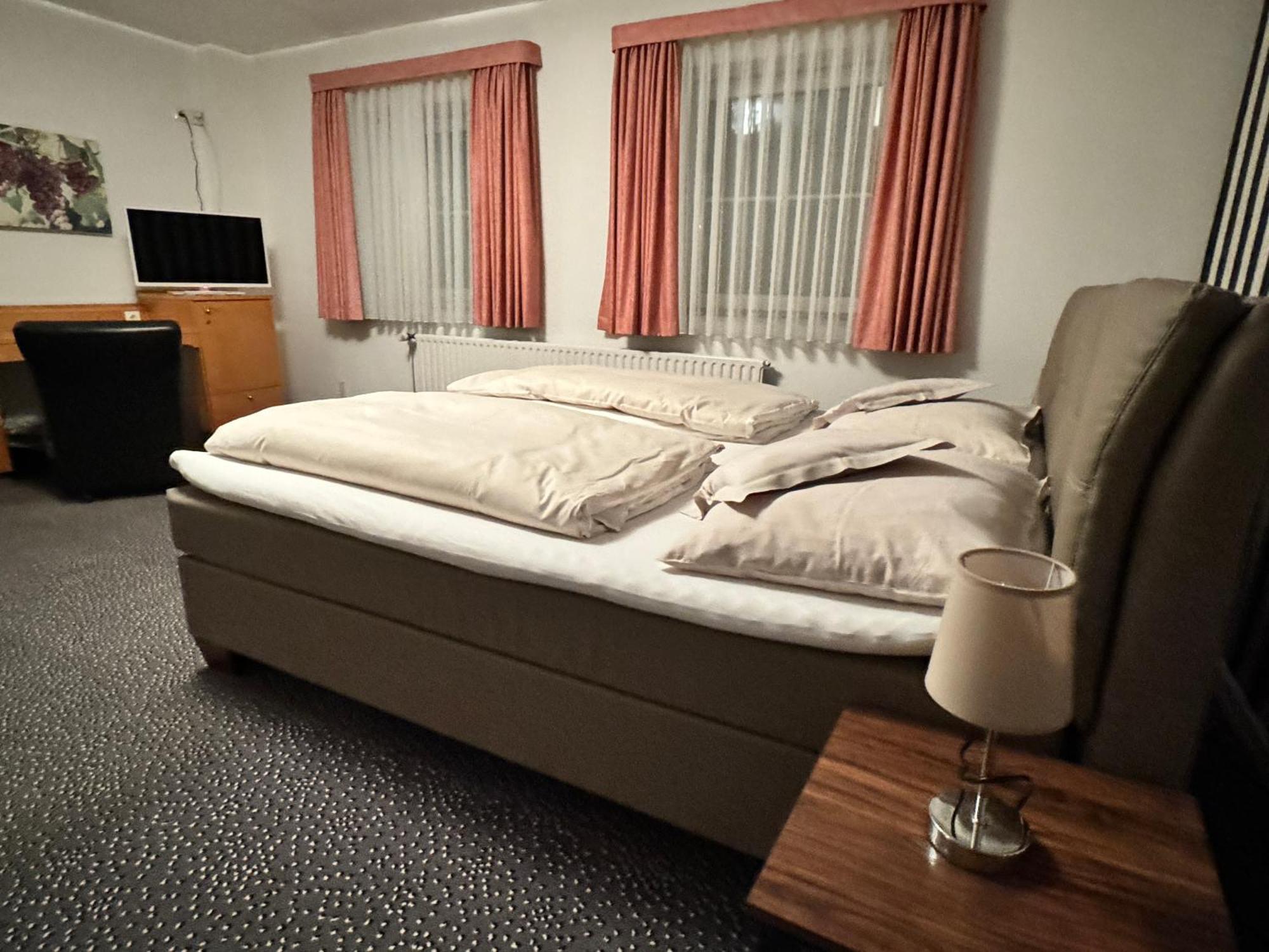 Hotel Und Restaurant Pinkenburg Wennigsen Luaran gambar