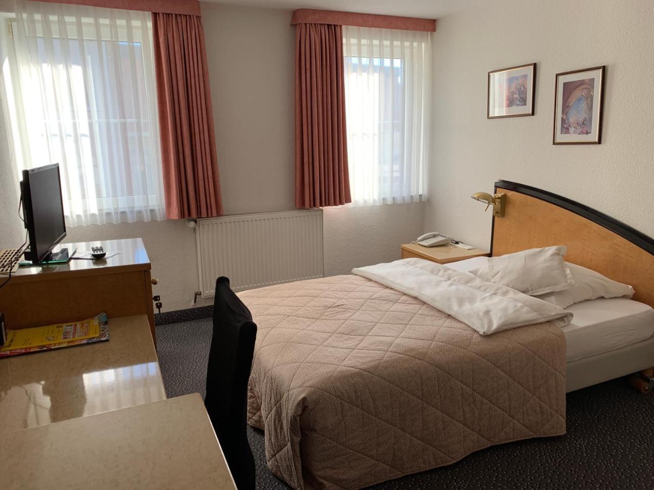 Hotel Und Restaurant Pinkenburg Wennigsen Luaran gambar